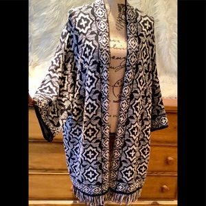 Printed cape/poncho